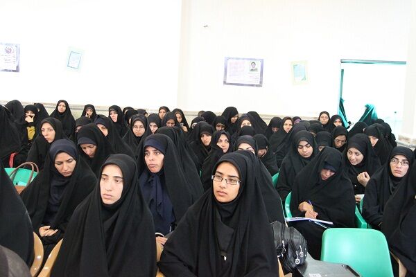 تعلیم جامعه بر عهده ی علمای عامل است